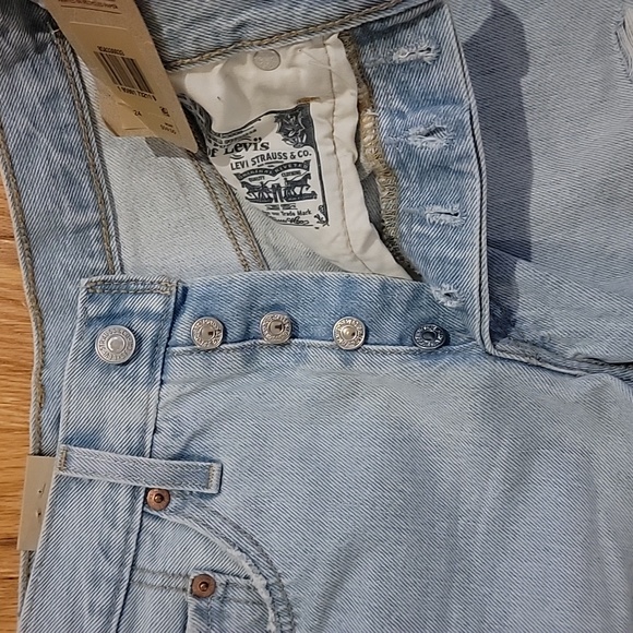 Levi's 501 shorts NWT - women's size 24 - Picture 4 of 11